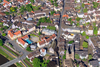Vue aérienne de Westerbachstraße et Rathausgasse à Höxter dans le département Rhénanie du Nord-Westphalie, Allemagne