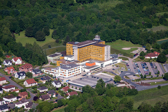 Vue aérienne de Terrain de l'hôpital de la clinique Weser-Egge - Hôpital St. Ansgar Höxter - NRW à Höxter dans le département Rhénanie du Nord-Westphalie, Allemagne