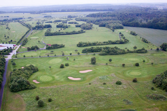 Vue aérienne de Terrain de golf du Golf Club Schweinfurt eV à le quartier Löffelsterz in Schonungen dans le département Bavière, Allemagne