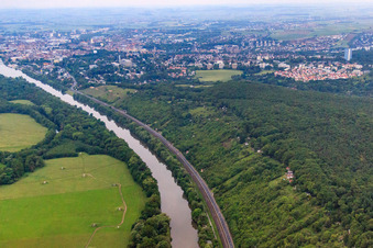 Vue aérienne de Maisons de week-end au-dessus du versant principal à Bismarckhöhe à Schweinfurt dans le département Bavière, Allemagne