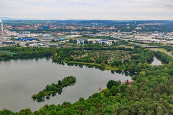 Vue aérienne de Lac de carrière à Schweinfurt dans le département Bavière, Allemagne