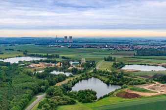 Vue aérienne de Gravelières de Schweinfurt chez l'entreprise de construction Glöckle Baustoffwerke GmbH à Grafenrheinfeld dans le département Bavière, Allemagne
