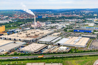 Photographie aérienne de Zone industrielle Hafenstraße / Röntgenstraße au-delà de l'A70 avec l'usine ZF Friedrichshafen Sud à le quartier Oberndorf in Schweinfurt dans le département Bavière, Allemagne