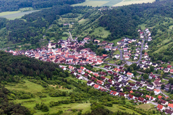 Vue aérienne de Vue sur le village à Sulzthal dans le département Bavière, Allemagne