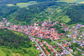 Vue aérienne de Centre du village à Sulzthal dans le département Bavière, Allemagne