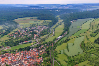 Vue aérienne de Pont de la Saale à Euerdorf dans le département Bavière, Allemagne