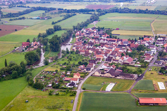 Vue aérienne de Quartier Langendorf in Elfershausen dans le département Bavière, Allemagne