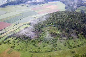Vue aérienne de Chapelle de Sturmiusberg à le quartier Diebach in Hammelburg dans le département Bavière, Allemagne