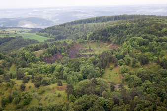 Vue aérienne de Ancienne carrière de basalte de Sodenberg à le quartier Morlesau in Hammelburg dans le département Bavière, Allemagne