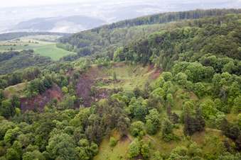 Vue aérienne de Ancienne carrière de basalte de Sodenberg à le quartier Morlesau in Hammelburg dans le département Bavière, Allemagne