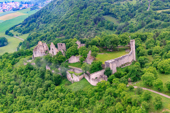 Ruines du château de Homburg près de Gössenheim à Gössenheim dans le département Bavière, Allemagne hors des airs
