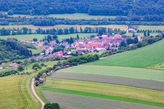 Vue aérienne de Quartier Halsheim in Arnstein dans le département Bavière, Allemagne