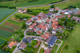 Vue aérienne de Quartier Reuchelheim in Arnstein dans le département Bavière, Allemagne