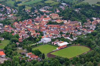 Vue aérienne de Terrain de sport du club de football Arnstein 1920 eV à Arnstein dans le département Bavière, Allemagne
