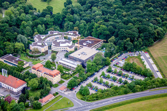 Vue aérienne de Au château à Werneck dans le département Bavière, Allemagne