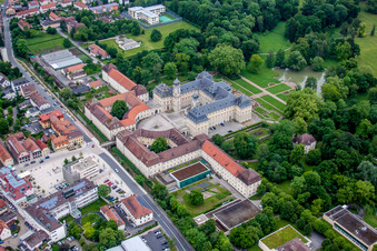 Vue aérienne de Parc du château du château Werneck à Werneck dans le département Bavière, Allemagne