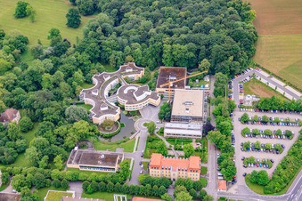 Hôpital de psychiatrie, de psychothérapie et de médecine psychosomatique Schloss Werneck à Werneck dans le département Bavière, Allemagne depuis l'avion