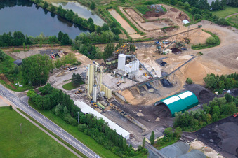 Vue aérienne de Asphaltmischwerke Main-Saale GmbH & Co.KG Usine Grafenrheinfeld à Grafenrheinfeld dans le département Bavière, Allemagne