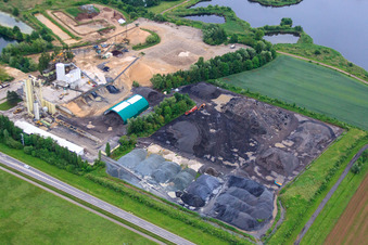 Vue aérienne de Asphaltmischwerke Main-Saale GmbH & Co.KG Usine Grafenrheinfeld à Grafenrheinfeld dans le département Bavière, Allemagne