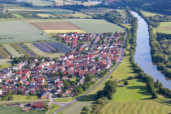 Vue oblique de Les rives du Main à le quartier Hirschfeld in Röthlein dans le département Bavière, Allemagne