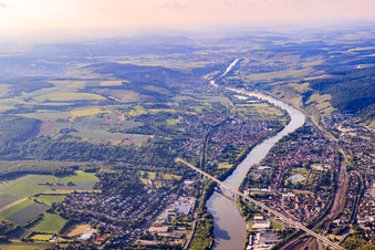 Vue aérienne de Pont de Maintal Veitshöchheim pour le chemin de fer à Margetshöchheim dans le département Bavière, Allemagne