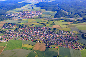 Vue aérienne de Vue de la ville depuis le nord (derrière l'A3 Kist) à Eisingen dans le département Bavière, Allemagne