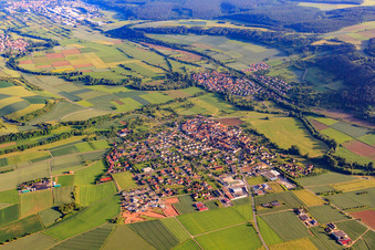 Vue aérienne de Village - vue du nord à Werbach dans le département Bade-Wurtemberg, Allemagne