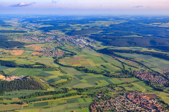 Vue aérienne de Taubertal à Tauberbischofsheim à le quartier Impfingen in Tauberbischofsheim dans le département Bade-Wurtemberg, Allemagne