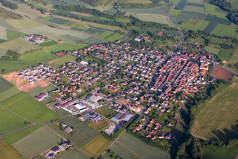 Vue aérienne de Champs agricoles et terres agricoles à Werbach dans le département Bade-Wurtemberg, Allemagne