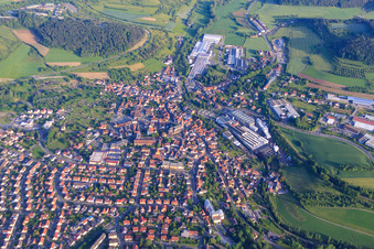 Vue aérienne de Vue d'ensemble de la ville depuis le nord à Hardheim dans le département Bade-Wurtemberg, Allemagne