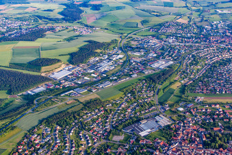 Vue aérienne de Zone industrielle sur la B27 à le quartier Hainstadt in Buchen dans le département Bade-Wurtemberg, Allemagne