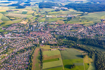 Vue oblique de Vue des rues et des maisons dans les quartiers résidentiels à Buchen dans le département Bade-Wurtemberg, Allemagne