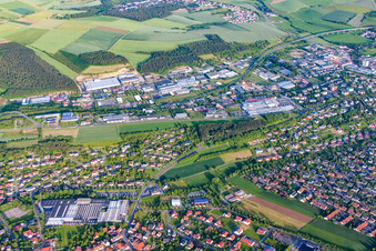 Vue aérienne de Zone industrielle sur la B27 à le quartier Hainstadt in Buchen dans le département Bade-Wurtemberg, Allemagne