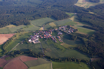 Vue aérienne de Quartier Oberneudorf in Buchen dans le département Bade-Wurtemberg, Allemagne