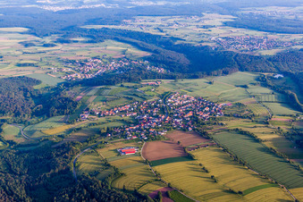 Vue aérienne de Vue sur le village à le quartier Robern in Fahrenbach dans le département Bade-Wurtemberg, Allemagne