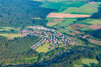 Vue aérienne de Vue sur le village à le quartier Krumbach in Limbach dans le département Bade-Wurtemberg, Allemagne