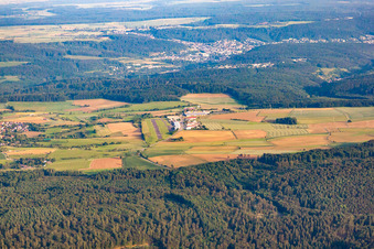 Vue aérienne de Aéroport Mosbach Lohrbach EDGM depuis le nord à le quartier Lohrbach in Mosbach dans le département Bade-Wurtemberg, Allemagne