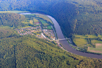 Photographie aérienne de Pont du Neckar à Neckargerach dans le département Bade-Wurtemberg, Allemagne