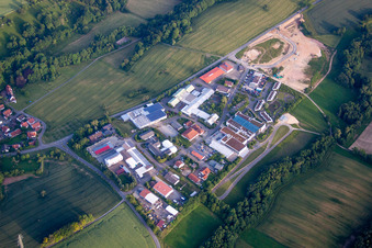 Vue aérienne de Zone industrielle et implantation d'entreprises en Waldwimmersbach à le quartier Waldwimmersbach in Lobbach dans le département Bade-Wurtemberg, Allemagne