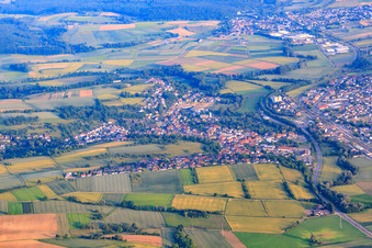 Vue aérienne de Vue du village de Kraichgau depuis le nord à Meckesheim dans le département Bade-Wurtemberg, Allemagne