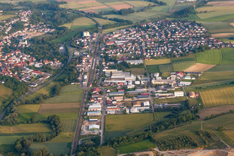 Vue aérienne de Vue des rues et des maisons dans les quartiers résidentiels à Meckesheim dans le département Bade-Wurtemberg, Allemagne
