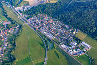Vue aérienne de Au quai et à la gare Mauer (près de Heidelberg) à Mauer dans le département Bade-Wurtemberg, Allemagne
