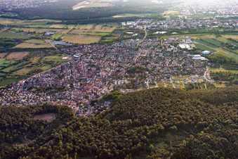 Vue oblique de De l'est à Nußloch dans le département Bade-Wurtemberg, Allemagne
