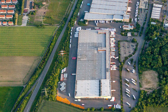 Vue aérienne de Complexe immobilier et terrain du centre logistique de Rewe Markt GmbH Frische Zentrum à Wiesloch dans le département Bade-Wurtemberg, Allemagne
