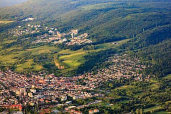 Vue aérienne de Sur le versant sud de l'Odenwald à le quartier Emmertsgrund in Heidelberg dans le département Bade-Wurtemberg, Allemagne