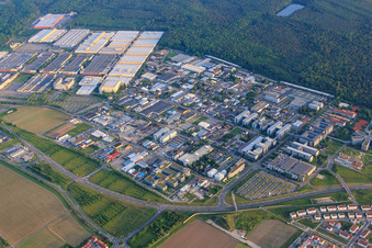 Vue aérienne de Zone industrielle de l'Albert-Einstein-Straße à la Dietmar-Hopp-Allee avec Heidelberger Druckmaschinen AG, SAP SE et Evora IT Solutions GmbH à Walldorf dans le département Bade-Wurtemberg, Allemagne
