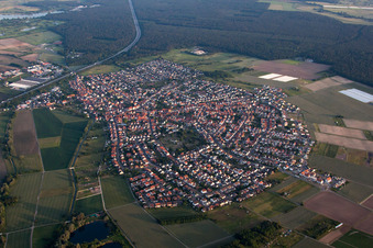 Vue d'oiseau de Quartier Sankt Leon in St. Leon-Rot dans le département Bade-Wurtemberg, Allemagne