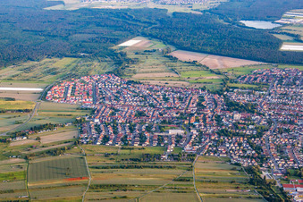 Vue aérienne de Du nord à le quartier Kirrlach in Waghäusel dans le département Bade-Wurtemberg, Allemagne