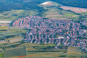 Vue aérienne de Du nord à le quartier Kirrlach in Waghäusel dans le département Bade-Wurtemberg, Allemagne