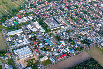 Vue aérienne de Zone commerciale à le quartier Kirrlach in Waghäusel dans le département Bade-Wurtemberg, Allemagne